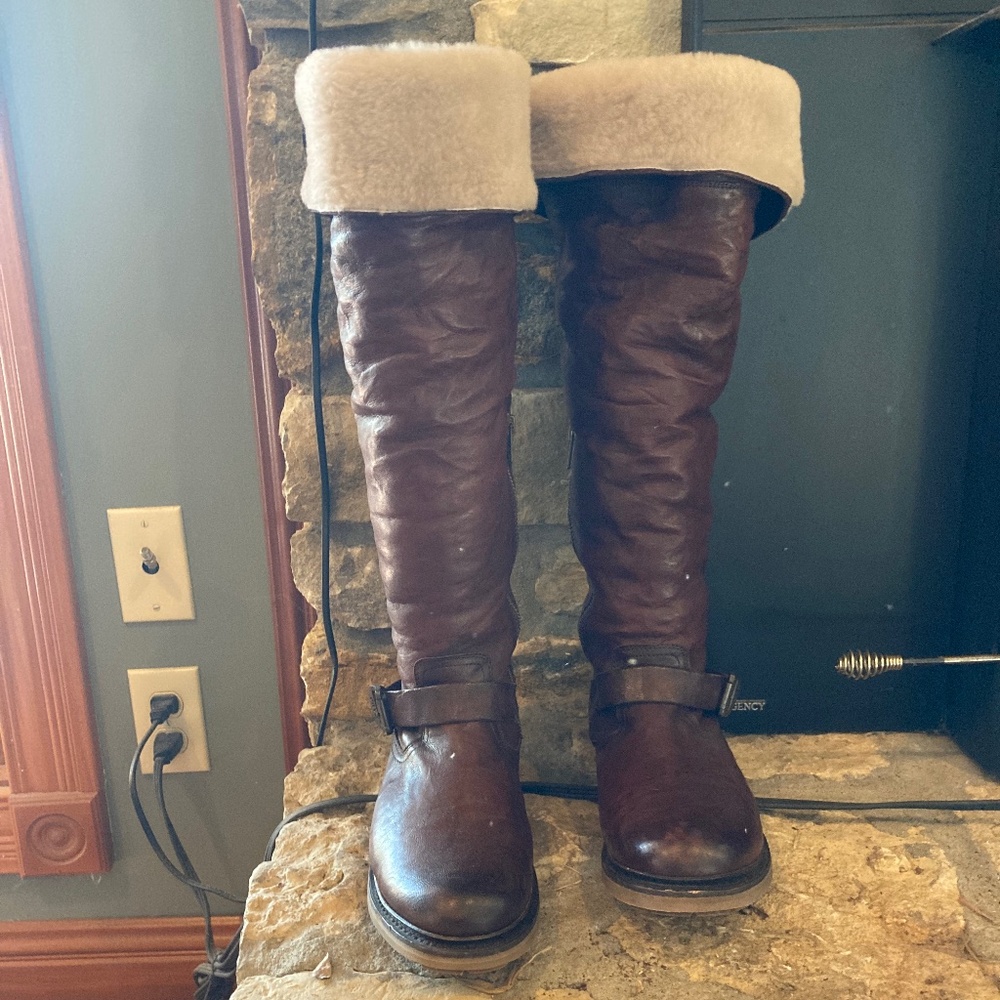 Frye Valerie Shearling Boots in Dark Brown size 9